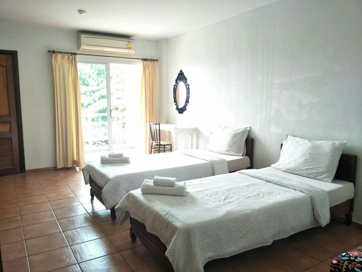 Lomsabai Apartments Bangsaen Екстериор снимка