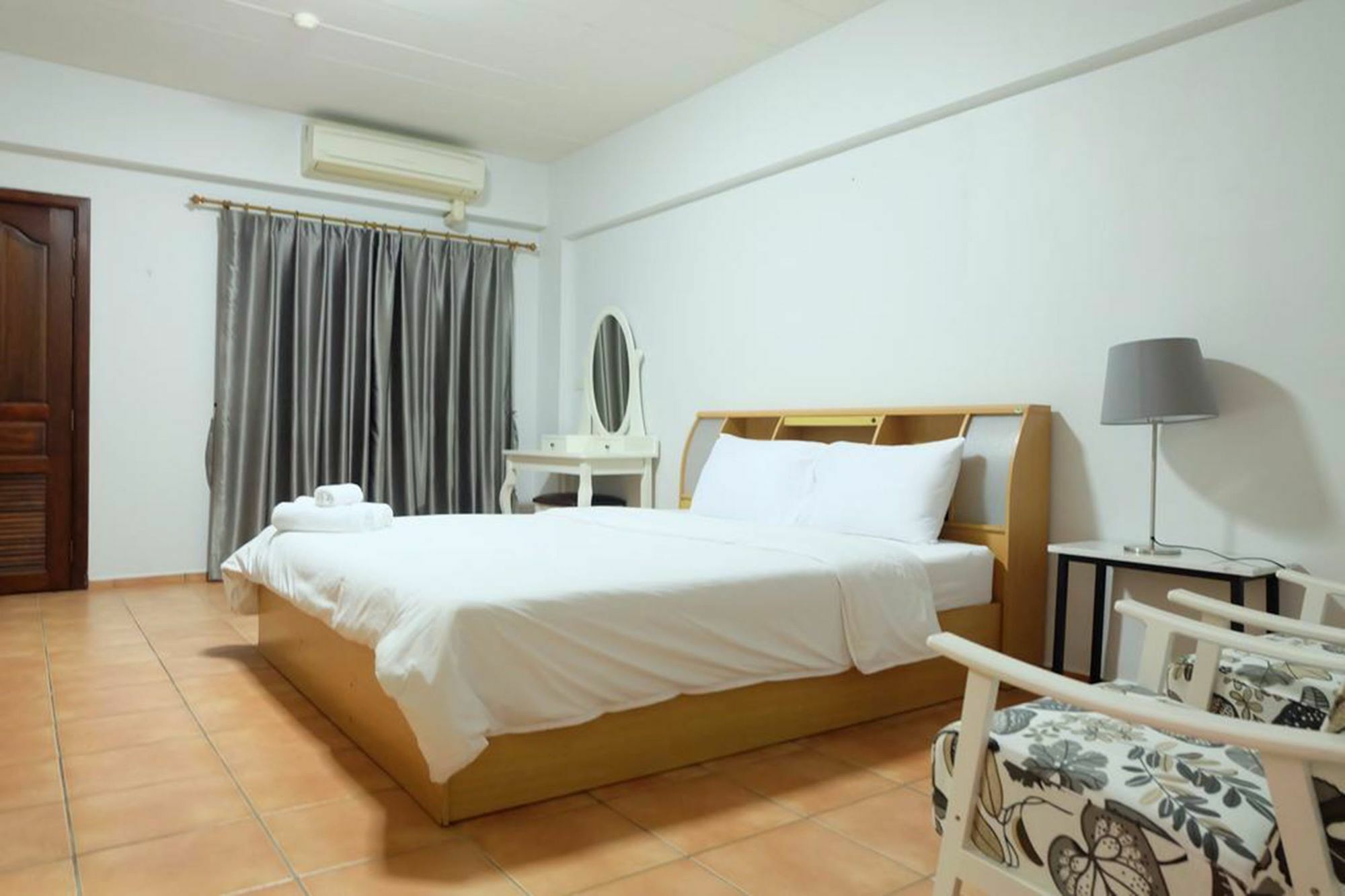 Lomsabai Apartments Bangsaen Екстериор снимка