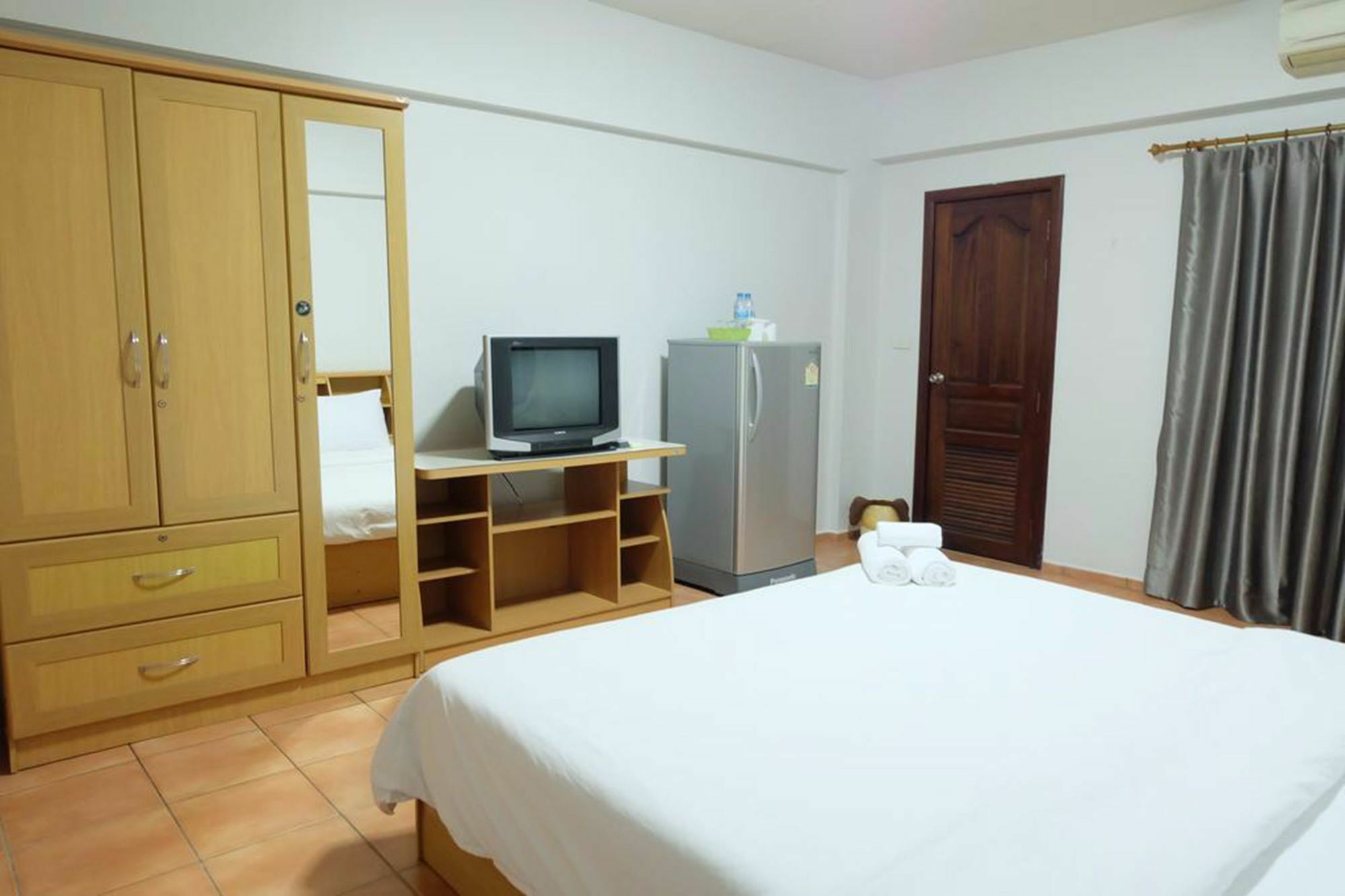 Lomsabai Apartments Bangsaen Екстериор снимка