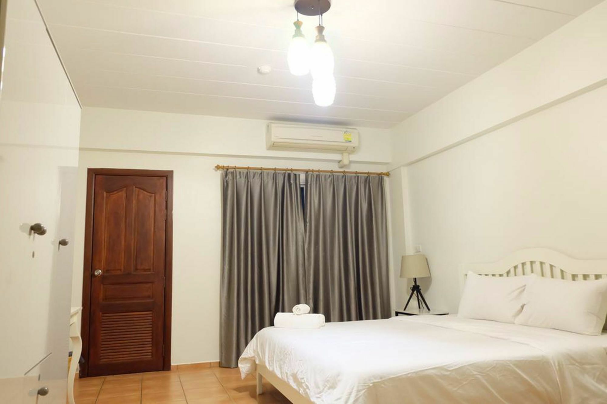 Lomsabai Apartments Bangsaen Екстериор снимка