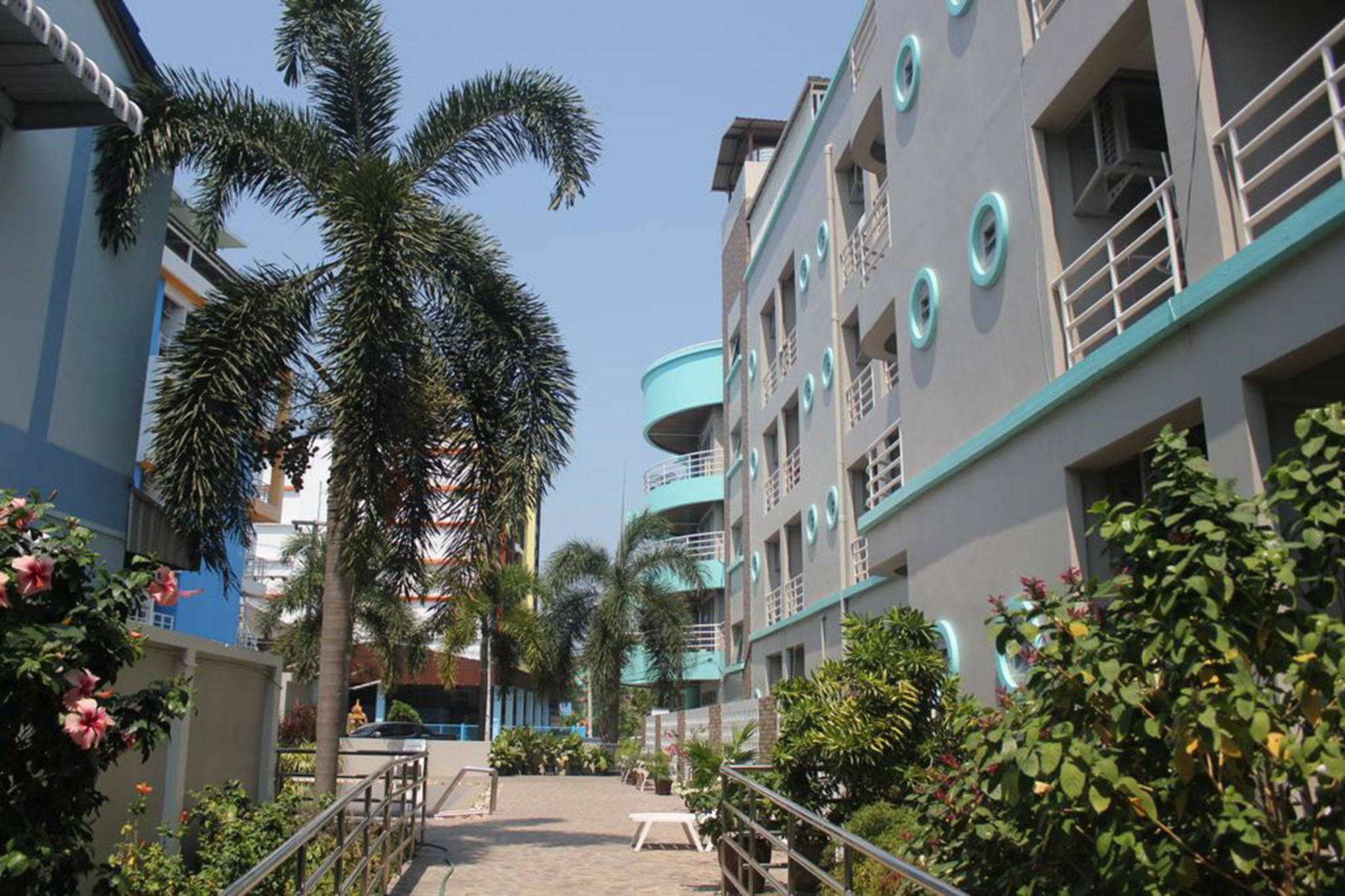 Lomsabai Apartments Bangsaen Екстериор снимка